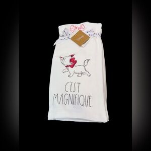 Rae Dunn Set of 2 “C’est Magnifique” Marie Hand Towels